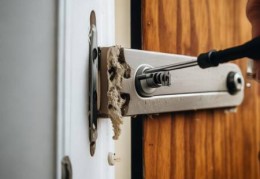 博世指纹锁全国客服咨询普及〖指纹锁底座松动调节方法，轻松解决！〗