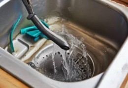 LG洗衣机售后维修点地址电话剖析&洗衣机底部积水原因及解决方法