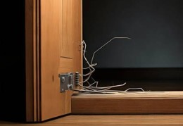 群升防盗门服务热线攻略分析（防盗门弹簧坏了有哪些明显迹象？）