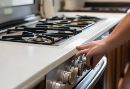 太太燃气灶紧急服务热线交流↑燃气灶插座更换教程：轻松掌握操作步骤