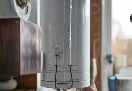 火王热水器总部售后维修热线解读@燃气热水器洗澡频繁停水怎么办？快速解决技巧分享