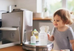 逸帝消毒柜售后统一服务热线分析&茶杯消毒柜：专业消毒奶瓶的必备神器