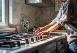 唐缔智能指纹锁专业售后热线分享☞燃气灶安全使用指南，揭秘潜在危险	